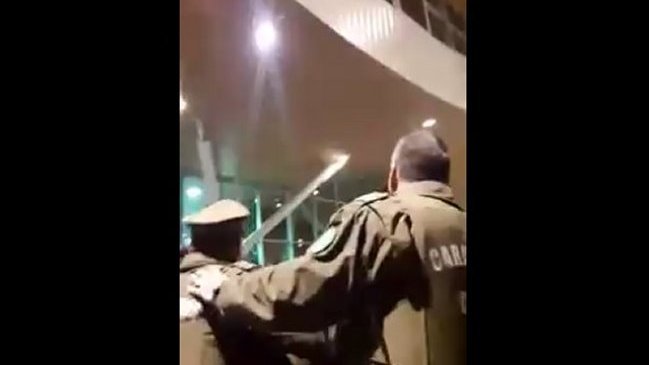 Cuatro trabajadores fueron detenidos en Calama por desórdenes en avión Cuatro trabajadores fueron detenidos en Calama por desórdenes en avión