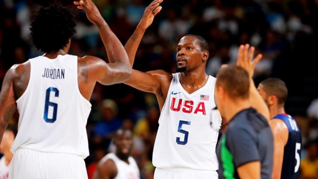 Estados Unidos ganó a Francia y terminó invicto la primera fase del baloncesto Estados Unidos ganó a Francia y terminó invicto la primera fase del baloncesto