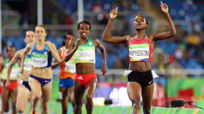 La keniata Faith Kipyegon se tomó revancha y ganó los 1.500 metros en Río 2016 La keniata Faith Kipyegon se tomó revancha y ganó los 1.500 metros en Río 2016
