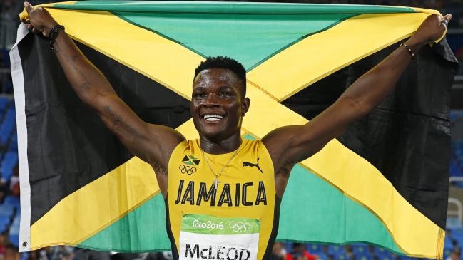Omar McLeod se adjudicó los 110 metros vallas y le dio el tercer oro a Jamaica Omar McLeod se adjudicó los 110 metros vallas y le dio el tercer oro a Jamaica
