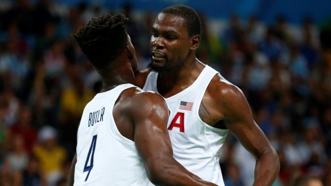 Estados Unidos apabulló a Argentina y avanzó a semifinales en el baloncesto Estados Unidos apabulló a Argentina y avanzó a semifinales en el baloncesto