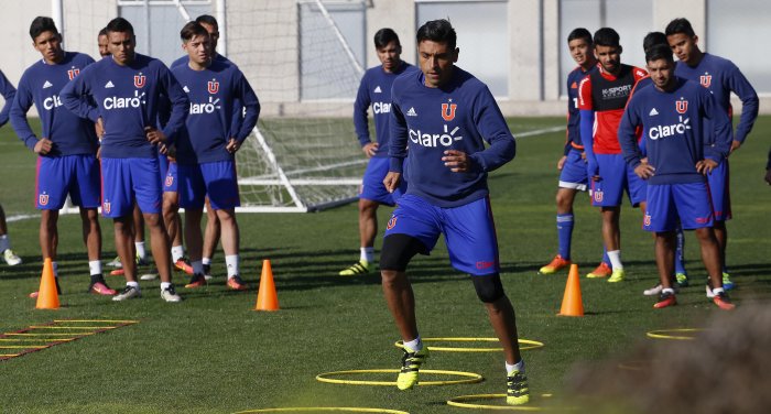 Sebastián Beccacece y Luis Bonini lideraron este jueves el entrenamiento de Universidad de Chile, de cara al enfrentamiento que tendrán con Universidad de Concepción en la cuarta fecha del Apertura. Sebastián Beccacece y Luis Bonini lideraron este jueves el entrenamiento de Universidad de Chile, de cara al enfrentamiento que tendrán con Universidad de Concepción en la cuarta fecha del Apertura.
