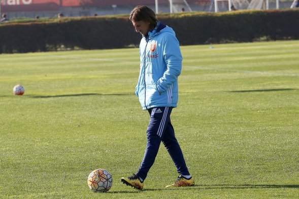 Sebastián Beccacece y Luis Bonini lideraron este jueves el entrenamiento de Universidad de Chile, de cara al enfrentamiento que tendrán con Universidad de Concepción en la cuarta fecha del Apertura. Sebastián Beccacece y Luis Bonini lideraron este jueves el entrenamiento de Universidad de Chile, de cara al enfrentamiento que tendrán con Universidad de Concepción en la cuarta fecha del Apertura.