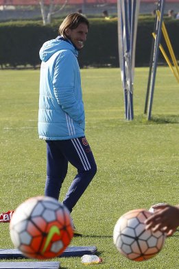 Sebastián Beccacece y Luis Bonini lideraron este jueves el entrenamiento de Universidad de Chile, de cara al enfrentamiento que tendrán con Universidad de Concepción en la cuarta fecha del Apertura. Sebastián Beccacece y Luis Bonini lideraron este jueves el entrenamiento de Universidad de Chile, de cara al enfrentamiento que tendrán con Universidad de Concepción en la cuarta fecha del Apertura.
