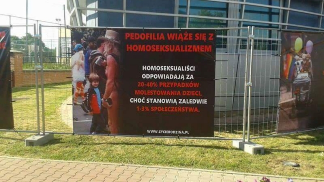 Retiran en Polonia muestra que afirma que homosexualidad es perjudicial