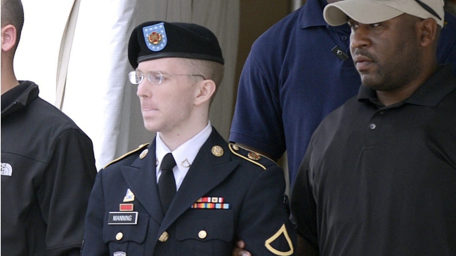 Informante de Wikileaks inició huelga de hambre en la cárcel