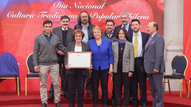  Entregan el primer Premio a la Trayectoria Margot Loyola  