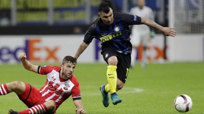 Gary Medel fue suspendido de oficio en Italia y estará tres fechas sin jugar