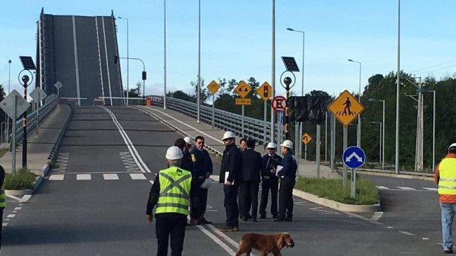 Fiscal que investiga construcción del puente Cau-Cau realiza diligencias en viaducto Fiscal que investiga construcción del puente Cau-Cau realiza diligencias en viaducto