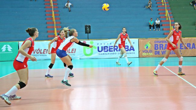 Chile sumó una nueva derrota a costa de Uruguay en el Sudamericano Sub 20 de voleibol femenino Chile sumó una nueva derrota a costa de Uruguay en el Sudamericano Sub 20 de voleibol femenino