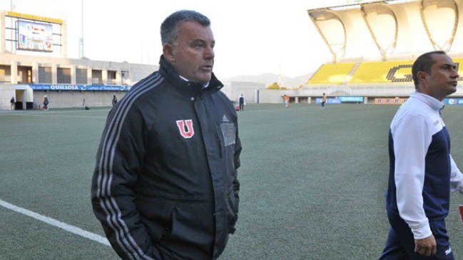 Técnico de Unión La Calera dirigió partido con chaqueta de Universidad de Chile Técnico de Unión La Calera dirigió partido con chaqueta de Universidad de Chile