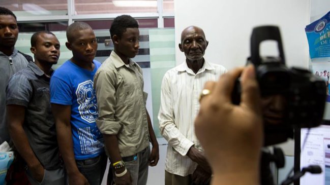 Fiscalía investiga a aerolínea en caso de tráfico de haitianos en Chile