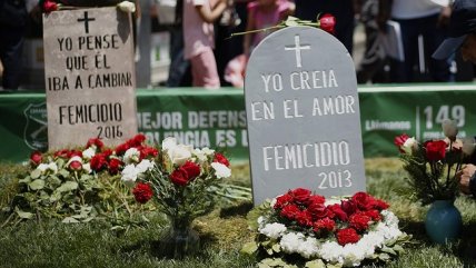 Carabineros instaló lápidas en el Paseo Ahumada para concientizar sobre el femicidio    Carabineros instaló lápidas en el Paseo Ahumada para concientizar sobre el femicidio