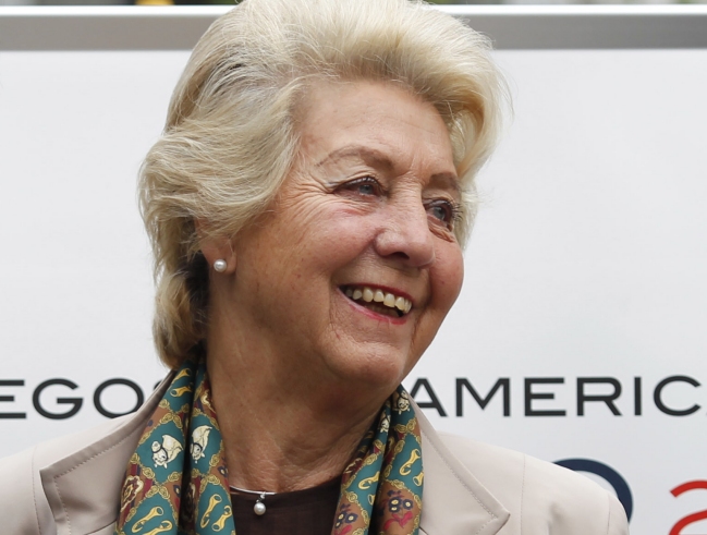 Marlene Ahrens fue condecorada por el Ministerio del Deporte Marlene Ahrens fue condecorada por el Ministerio del Deporte