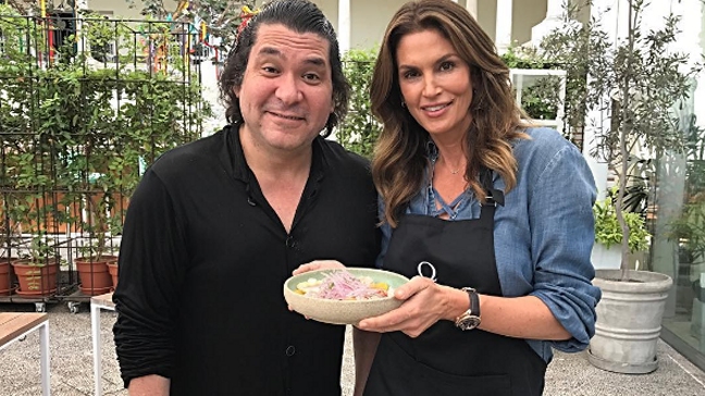 Cindy Crawford prepara ceviche con Gastón Acurio en Lima Cindy Crawford prepara ceviche con Gastón Acurio en Lima