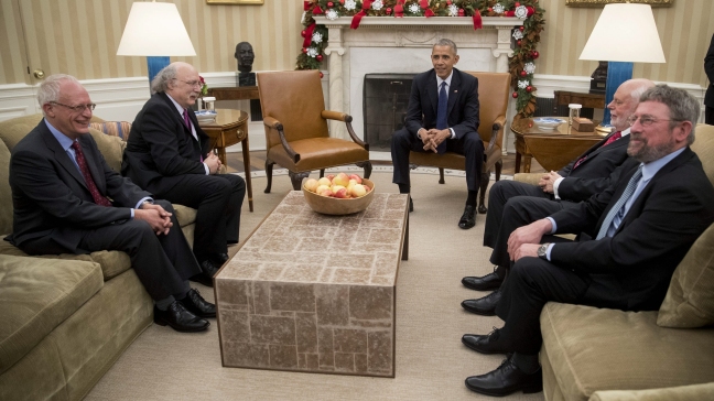 Obama homenajea a los Nobel estadounidenses con notable ausencia de Bob Dylan