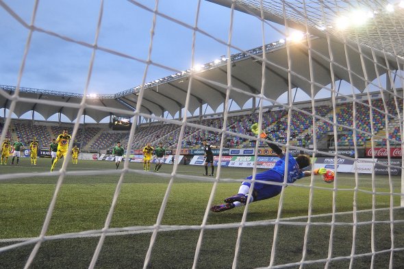 San Luis de Quillota venció por 2-1 a Audax Italiano, en el Estadio Bicentenario de La Florida, y se acercó a la Copa Sudamericana en medio de la penúltima fecha del Torneo de Apertura. San Luis de Quillota venció por 2-1 a Audax Italiano, en el Estadio Bicentenario de La Florida, y se acercó a la Copa Sudamericana en medio de la penúltima fecha del Torneo de Apertura.