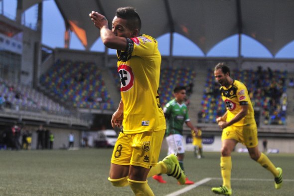 San Luis de Quillota venció por 2-1 a Audax Italiano, en el Estadio Bicentenario de La Florida, y se acercó a la Copa Sudamericana en medio de la penúltima fecha del Torneo de Apertura. San Luis de Quillota venció por 2-1 a Audax Italiano, en el Estadio Bicentenario de La Florida, y se acercó a la Copa Sudamericana en medio de la penúltima fecha del Torneo de Apertura.
