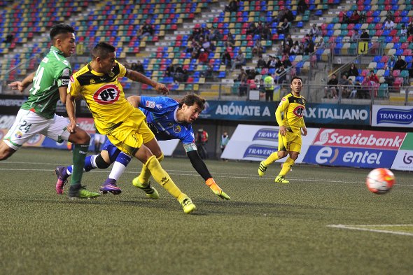 San Luis de Quillota venció por 2-1 a Audax Italiano, en el Estadio Bicentenario de La Florida, y se acercó a la Copa Sudamericana en medio de la penúltima fecha del Torneo de Apertura. San Luis de Quillota venció por 2-1 a Audax Italiano, en el Estadio Bicentenario de La Florida, y se acercó a la Copa Sudamericana en medio de la penúltima fecha del Torneo de Apertura.