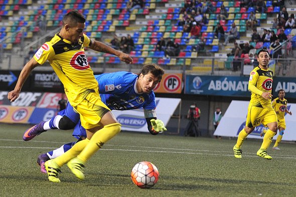 San Luis de Quillota venció por 2-1 a Audax Italiano, en el Estadio Bicentenario de La Florida, y se acercó a la Copa Sudamericana en medio de la penúltima fecha del Torneo de Apertura. San Luis de Quillota venció por 2-1 a Audax Italiano, en el Estadio Bicentenario de La Florida, y se acercó a la Copa Sudamericana en medio de la penúltima fecha del Torneo de Apertura.