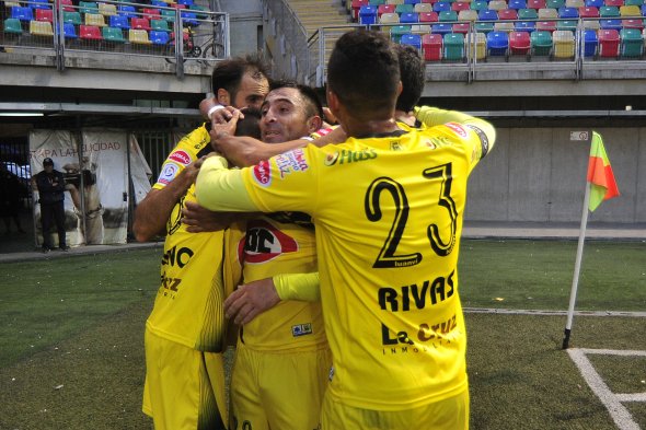San Luis de Quillota venció por 2-1 a Audax Italiano, en el Estadio Bicentenario de La Florida, y se acercó a la Copa Sudamericana en medio de la penúltima fecha del Torneo de Apertura. San Luis de Quillota venció por 2-1 a Audax Italiano, en el Estadio Bicentenario de La Florida, y se acercó a la Copa Sudamericana en medio de la penúltima fecha del Torneo de Apertura.