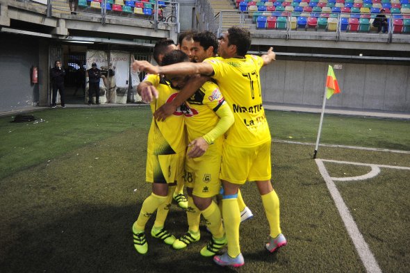 San Luis de Quillota venció por 2-1 a Audax Italiano, en el Estadio Bicentenario de La Florida, y se acercó a la Copa Sudamericana en medio de la penúltima fecha del Torneo de Apertura. San Luis de Quillota venció por 2-1 a Audax Italiano, en el Estadio Bicentenario de La Florida, y se acercó a la Copa Sudamericana en medio de la penúltima fecha del Torneo de Apertura.