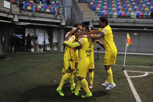 San Luis de Quillota venció por 2-1 a Audax Italiano, en el Estadio Bicentenario de La Florida, y se acercó a la Copa Sudamericana en medio de la penúltima fecha del Torneo de Apertura. San Luis de Quillota venció por 2-1 a Audax Italiano, en el Estadio Bicentenario de La Florida, y se acercó a la Copa Sudamericana en medio de la penúltima fecha del Torneo de Apertura.