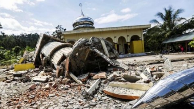 Fallecidos por terremoto en Indonesia supera el centenar