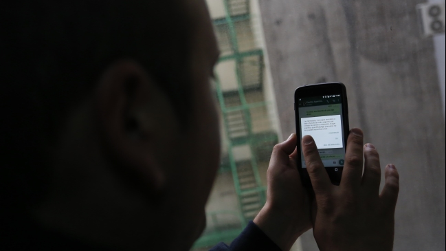Mujer atacó a su pareja con un cuchillo al descubrirlo revisando su celular Mujer atacó a su pareja con un cuchillo al descubrirlo revisando su celular