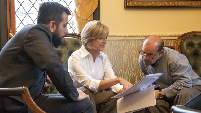 Matthei se reunió con Movilh y descartó cierre de Oficina de Diversidad