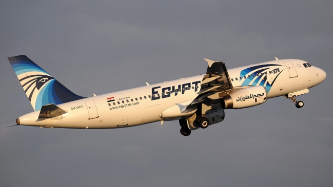 Encuentran rastros explosivos en cadáveres de avión Egyptair estrellado en mayo
