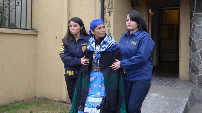 Tribunal rebajó medida cautelar a la machi Francisca Linconao Tribunal rebajó medida cautelar a la machi Francisca Linconao