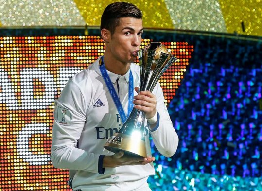 Real Madrid venció por 4-2 a Kashima Antlers y se alzó como campeón de la edición 2016 del Mundial de Clubes de la FIFA. El duelo final se disputó en el Estadio Internacional de Yokohama en Japón. Real Madrid venció por 4-2 a Kashima Antlers y se alzó como campeón de la edición 2016 del Mundial de Clubes de la FIFA. El duelo final se disputó en el Estadio Internacional de Yokohama en Japón.