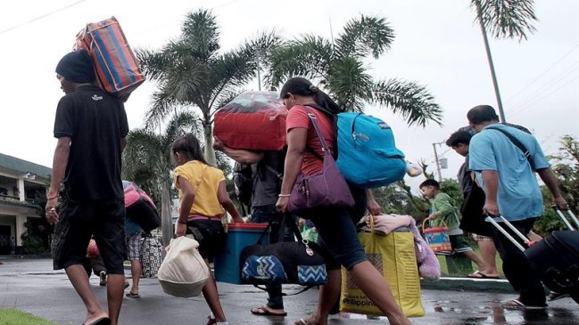 Miles de evacuados en Filipinas ante la llegada del tifón Nock-Ten