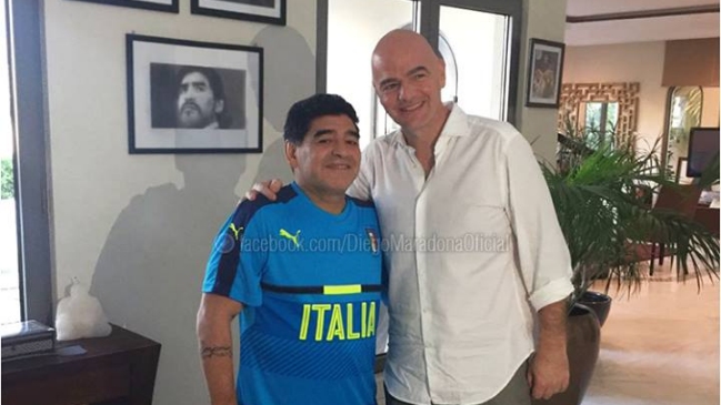 Maradona recibió la visita de Gianni Infantino y apoyó un Mundial con 48 equipos Maradona recibió la visita de Gianni Infantino y apoyó un Mundial con 48 equipos