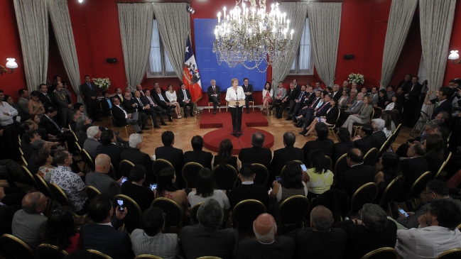 Presidenta Bachelet promulgó ley que dispone elección popular de intendentes