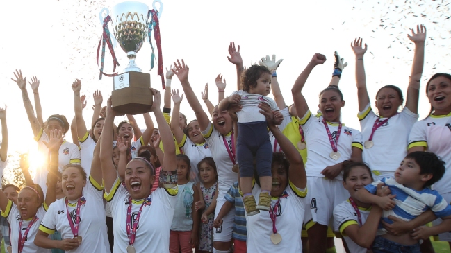 Colo Colo goleó a Santiago Morning y se quedó con el Torneo de Clausura femenino Colo Colo goleó a Santiago Morning y se quedó con el Torneo de Clausura femenino