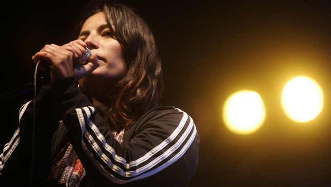 Ana Tijoux presentará a su banda Roja y Negro, Canciones de Amor y Desamor Ana Tijoux presentará a su banda Roja y Negro, Canciones de Amor y Desamor