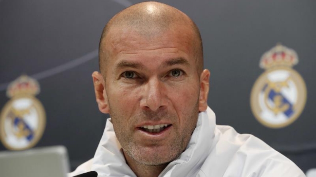 Zidane rechazó las críticas: Parece que estamos últimos jugándonos el descenso Zidane rechazó las críticas: Parece que estamos últimos jugándonos el descenso