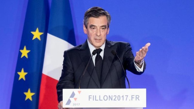 Candidato a la presidencia de Francia refuta acusaciones sobre su mujer