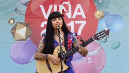  Mon Laferte y la 