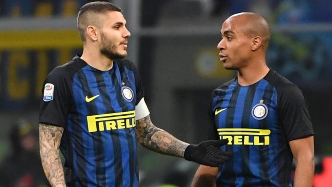 Gary Medel cometió un penal en la caída de Inter frente a AS Roma