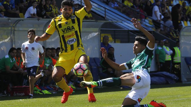 Santiago Wanderers se repuso ante Everton y logró el empate en un intenso clásico porteño Santiago Wanderers se repuso ante Everton y logró el empate en un intenso clásico porteño