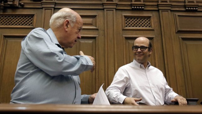 Insulza y Atria exigen consulta el 23 de abril para definir candidatura socialista