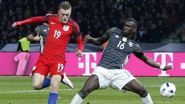 Alemania e Inglaterra disputan un atractivo duelo amistoso en Dortmund Alemania e Inglaterra disputan un atractivo duelo amistoso en Dortmund