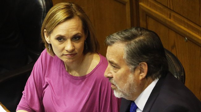 Desorden e indefiniciones se toman el debate presidencial en la Nueva Mayoría