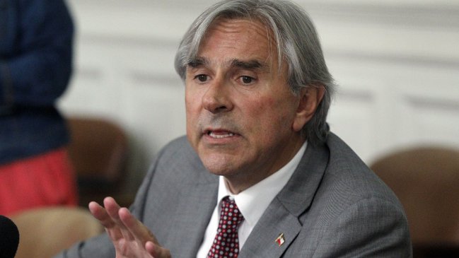 Iván Moreira se atribuyó gritos a favor de Pinochet en proclamación de Piñera Iván Moreira se atribuyó gritos a favor de Pinochet en proclamación de Piñera