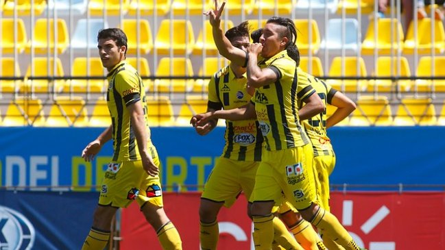 Everton quiere mantenerse en la lucha por el título a costa de Cobresal Everton quiere mantenerse en la lucha por el título a costa de Cobresal