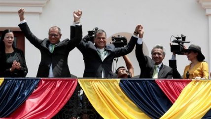   Moreno asiste a su primer cambio de guardia presidencial tras las elecciones 