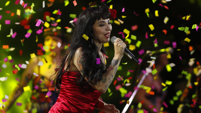 Mon Laferte compartirá escenario con The Who, Gorillaz y Metallica Mon Laferte compartirá escenario con The Who, Gorillaz y Metallica